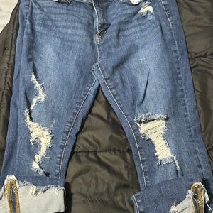 Judy Blue Distressed Boyfriend Jeans in Classic Blue